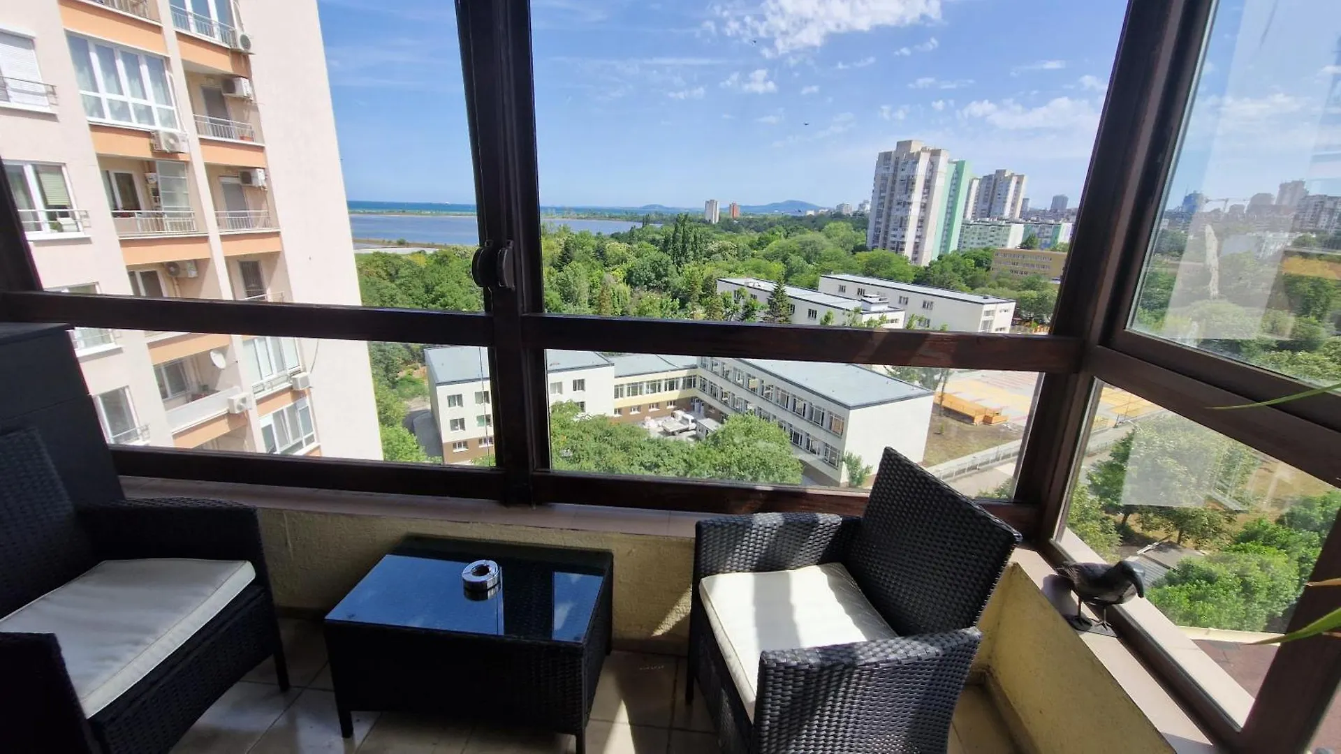 Апартамент Зорница Burgas Apartment